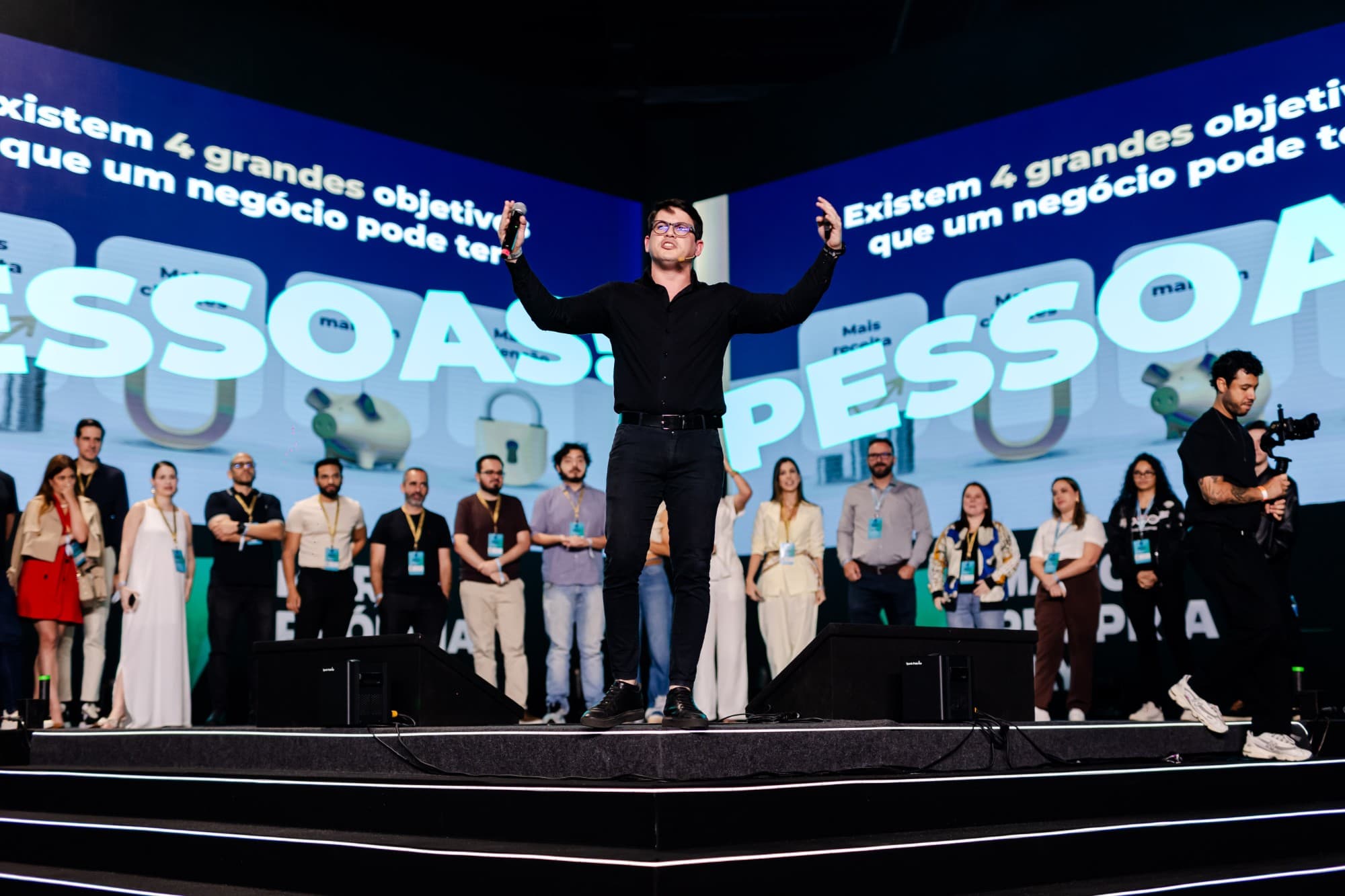 Guilherme Mendonça no palco